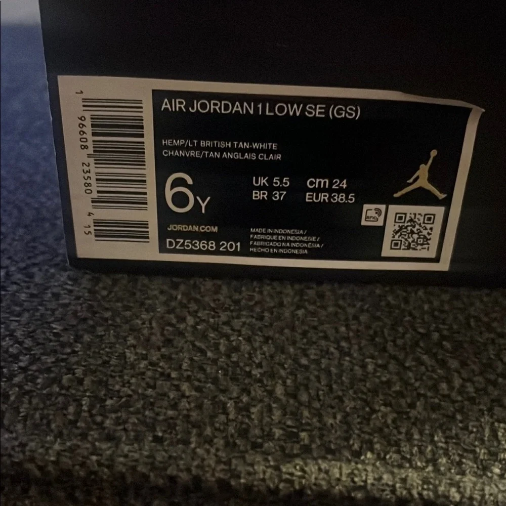 Back To School Jordan Kids' Low-Top Sneakers in White and Tan